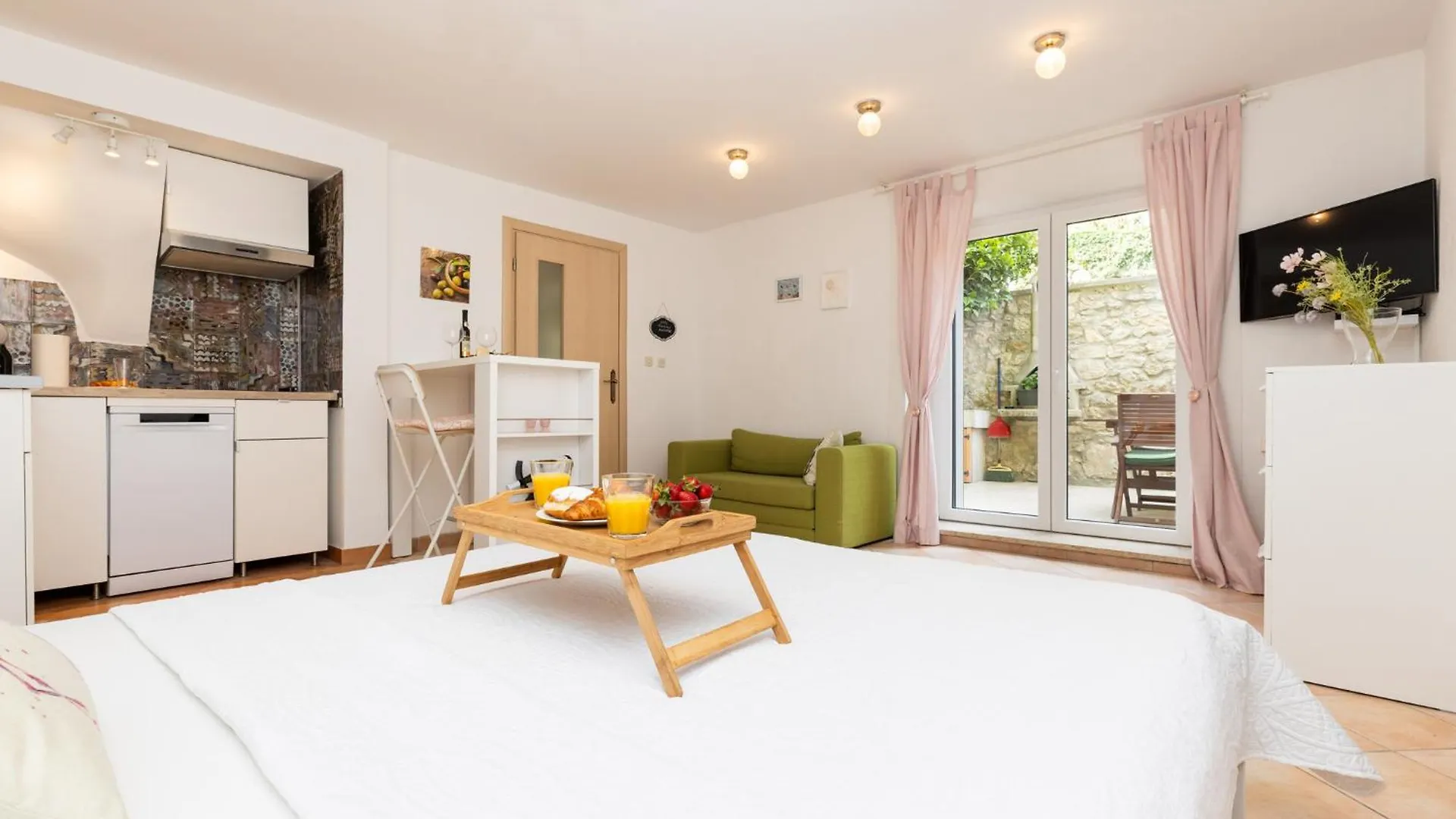 Quiet Area Apartments K65 Mali Losinj