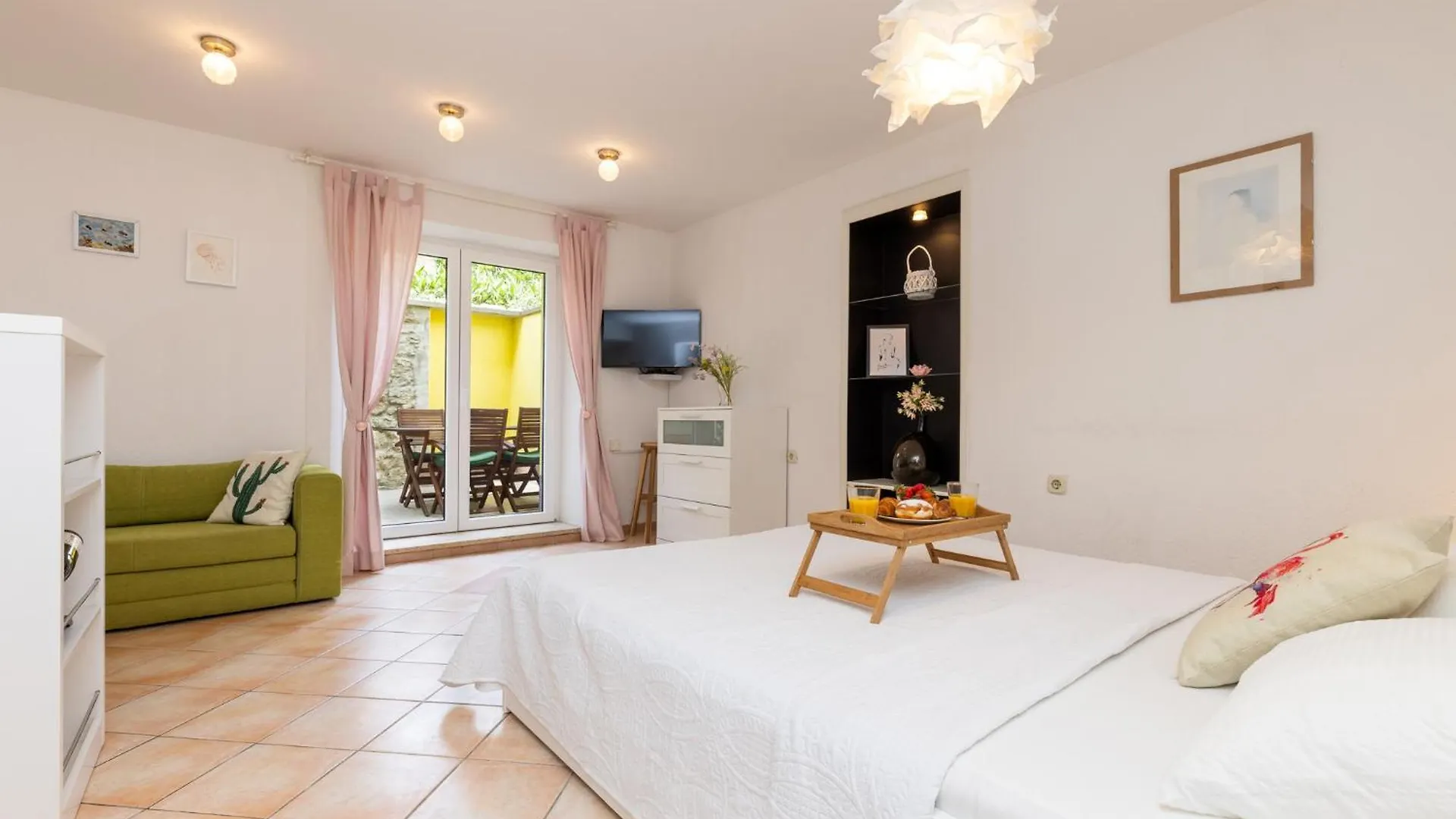 Quiet Area Apartments K65 Mali Losinj